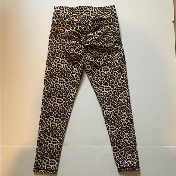Zyia  Leopard Print Leggings - Picture 4 of 7